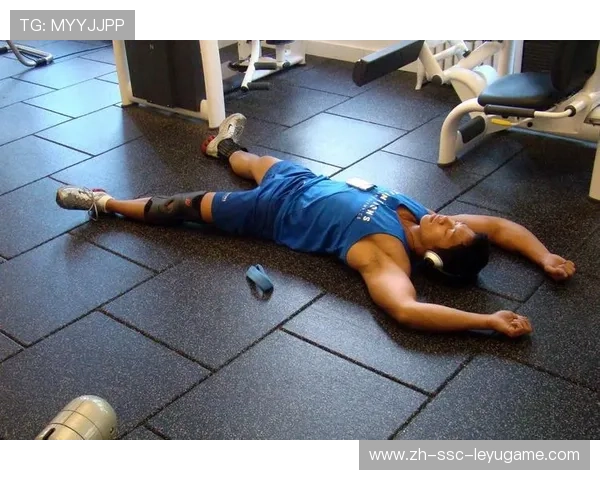 侧摆拳制造空档后强力击中：一场关于节奏与力量的训练之旅